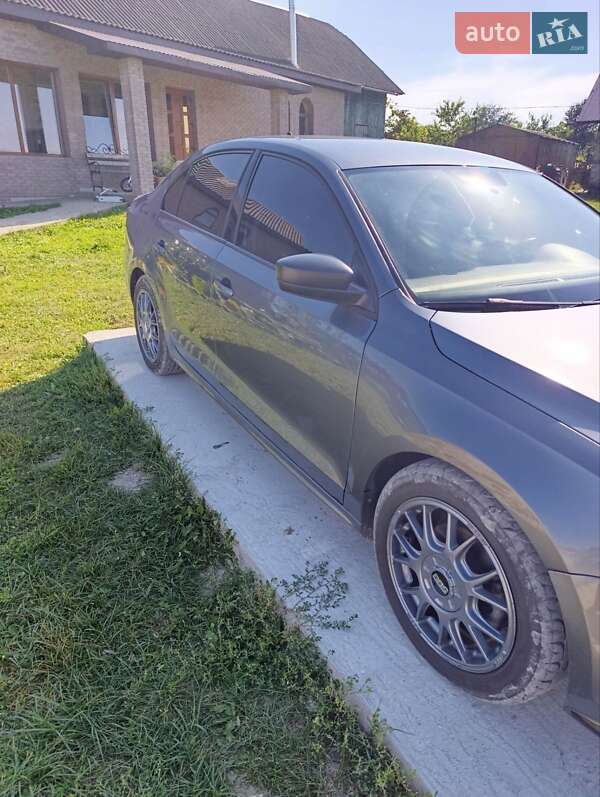 Седан Volkswagen Jetta 2016 в Ивано-Франковске
