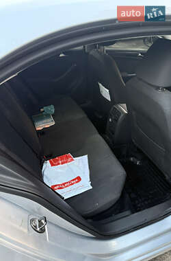 Седан Volkswagen Jetta 2011 в 