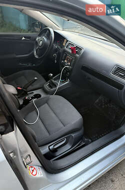 Седан Volkswagen Jetta 2011 в 