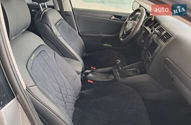 Седан Volkswagen Jetta 2015 в 
