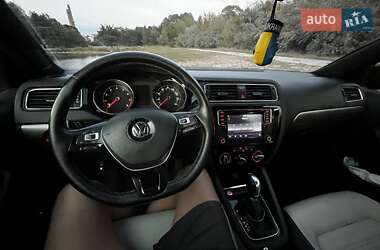 Седан Volkswagen Jetta 2015 в 