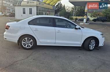 Седан Volkswagen Jetta 2016 в 