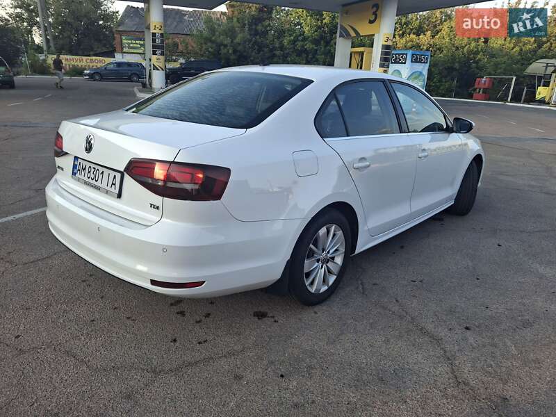 Седан Volkswagen Jetta 2016 в Житомире