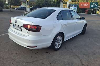Седан Volkswagen Jetta 2016 в 