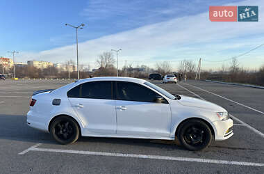 Седан Volkswagen Jetta 2016 в 