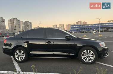 Седан Volkswagen Jetta 2015 в Киеве