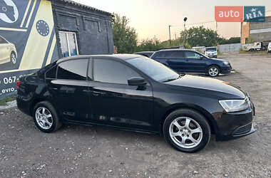 Седан Volkswagen Jetta 2012 в 