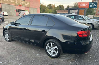 Седан Volkswagen Jetta 2012 в 
