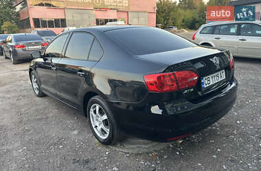 Седан Volkswagen Jetta 2012 в 