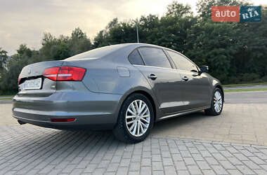 Седан Volkswagen Jetta 2015 в 