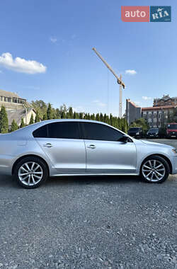 Седан Volkswagen Jetta 2012 в 