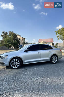 Седан Volkswagen Jetta 2012 в 