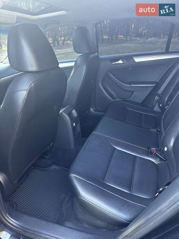 Седан Volkswagen Jetta 2014 в Зміїві