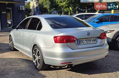 Седан Volkswagen Jetta 2014 в Львові