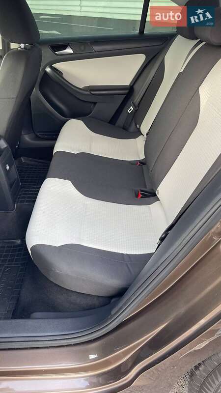 Седан Volkswagen Jetta 2014 в Львові