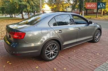 Седан Volkswagen Jetta 2015 в 
