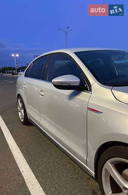 Седан Volkswagen Jetta 2011 в 