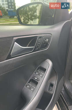 Седан Volkswagen Jetta 2016 в 