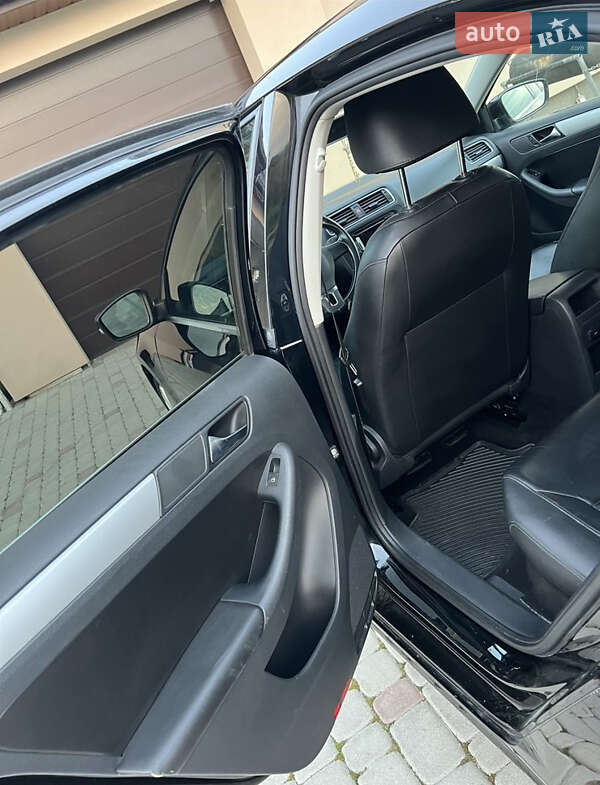 Седан Volkswagen Jetta 2012 в Дрогобичі
