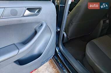 Седан Volkswagen Jetta 2016 в 