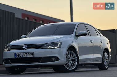Седан Volkswagen Jetta 2013 в 
