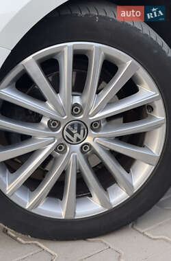 Седан Volkswagen Jetta 2013 в 