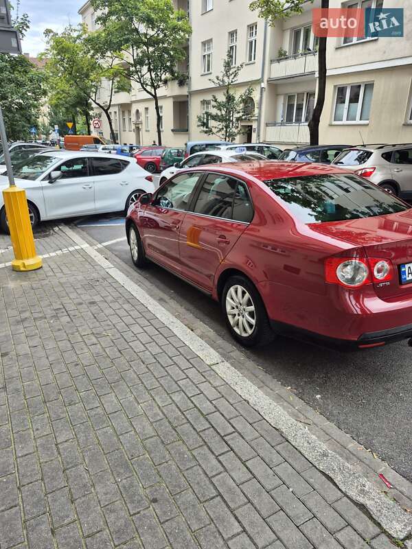 Седан Volkswagen Jetta 2010 в Житомире