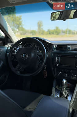 Седан Volkswagen Jetta 2012 в 