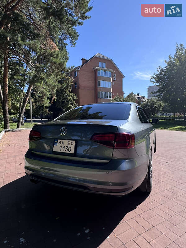 Седан Volkswagen Jetta 2017 в Кременчуге
