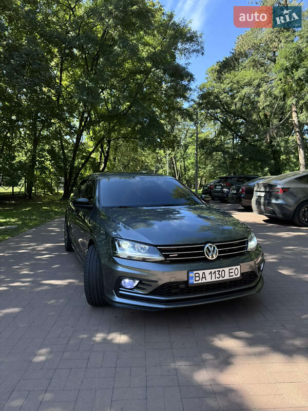 Седан Volkswagen Jetta 2017 в Кременчуге
