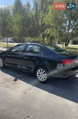 Седан Volkswagen Jetta 2010 в 
