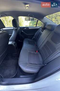 Седан Volkswagen Jetta 2016 в 