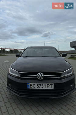 Седан Volkswagen Jetta 2015 в Львові