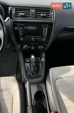 Седан Volkswagen Jetta 2015 в 