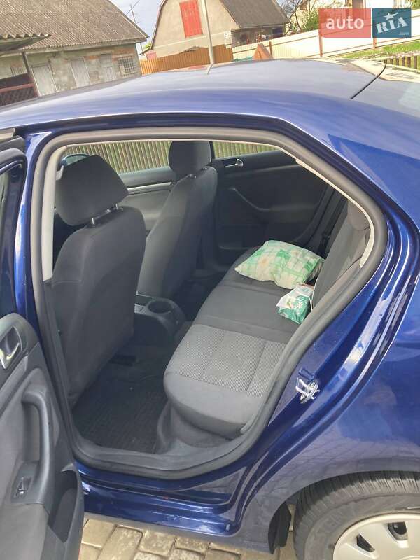 Седан Volkswagen Jetta 2005 в Романове