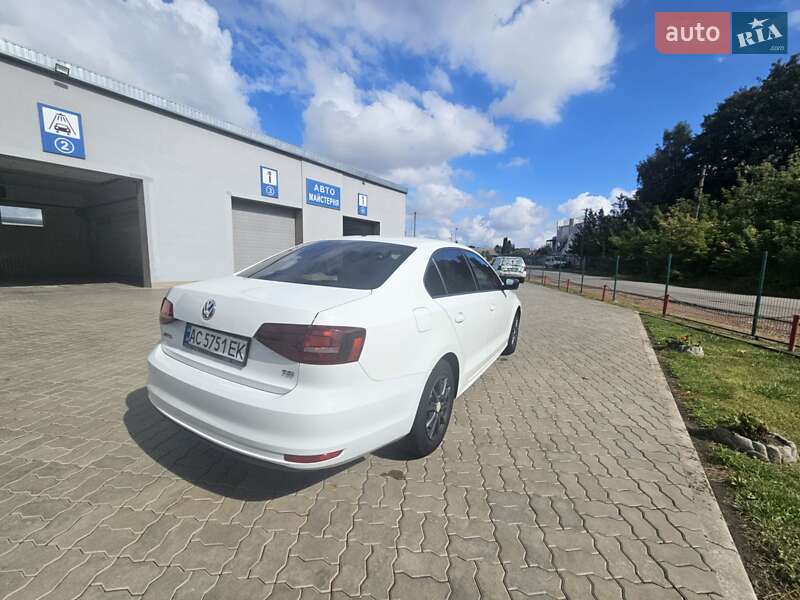 Седан Volkswagen Jetta 2015 в Нововолынске