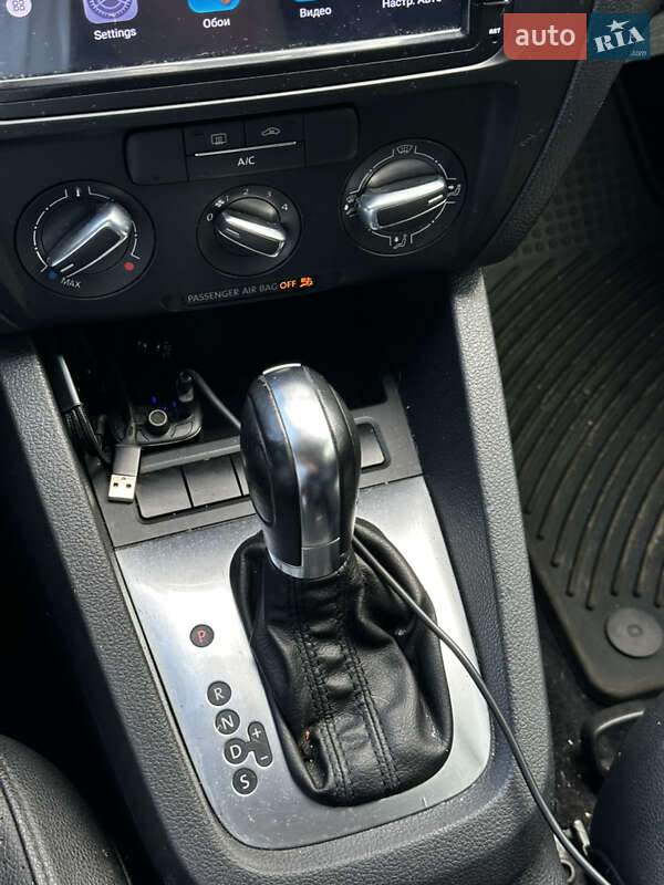 Седан Volkswagen Jetta 2013 в Львове