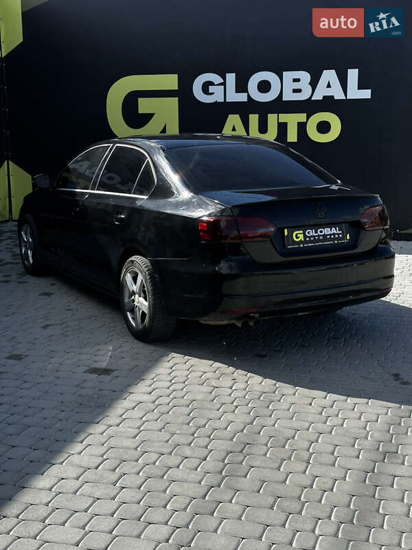 Седан Volkswagen Jetta 2013 в Львове