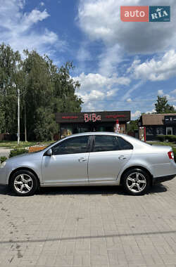 Седан Volkswagen Jetta 2006 в Києві