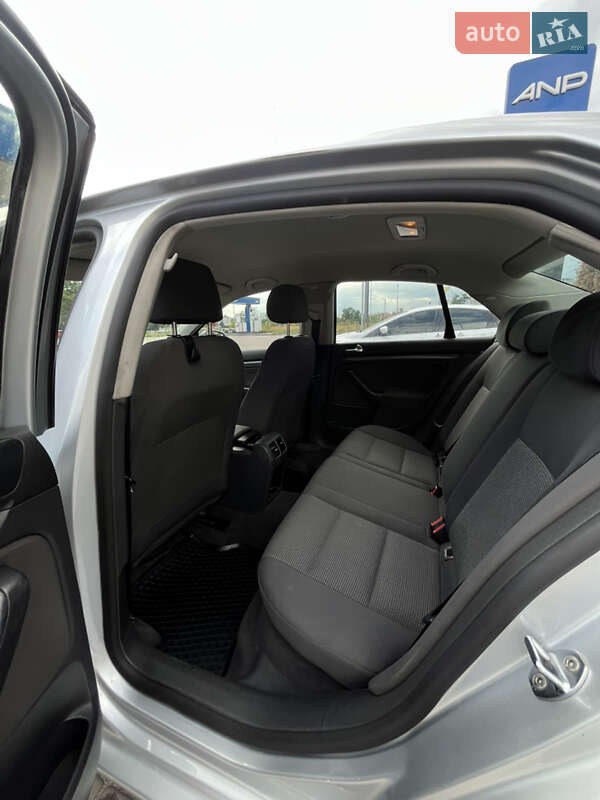 Седан Volkswagen Jetta 2006 в Киеве фото 7 Седан Volkswagen Jetta 2006 в Киеве