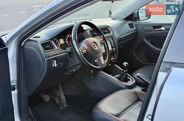 Седан Volkswagen Jetta 2011 в 