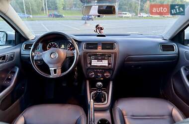 Седан Volkswagen Jetta 2011 в 
