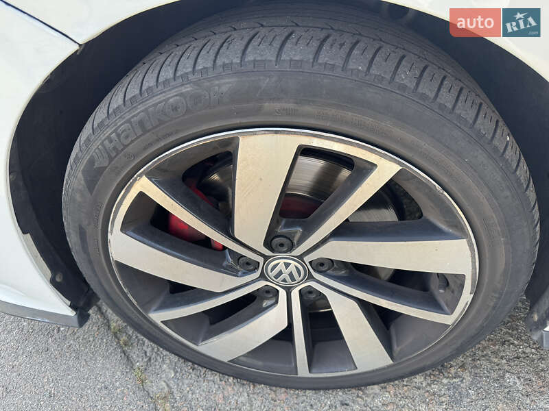 Седан Volkswagen Jetta 2019 в Києві