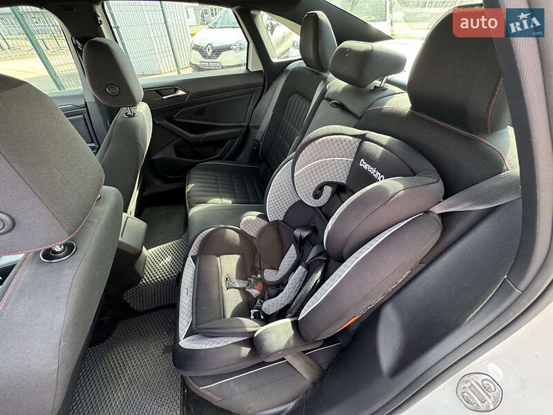 Седан Volkswagen Jetta 2019 в Києві