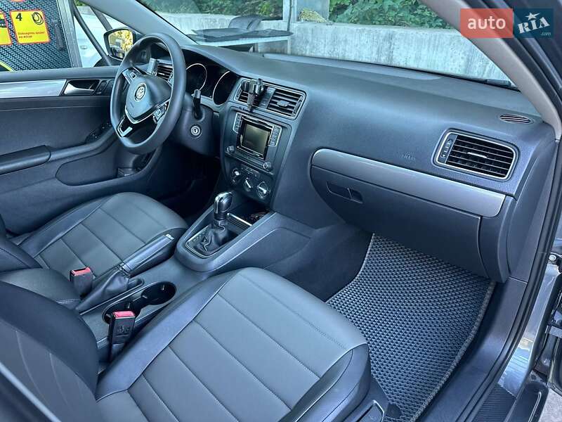 Седан Volkswagen Jetta 2016 в Киеве