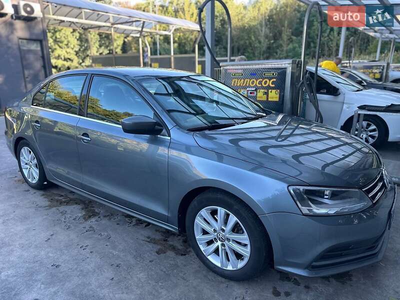 Седан Volkswagen Jetta 2016 в Киеве