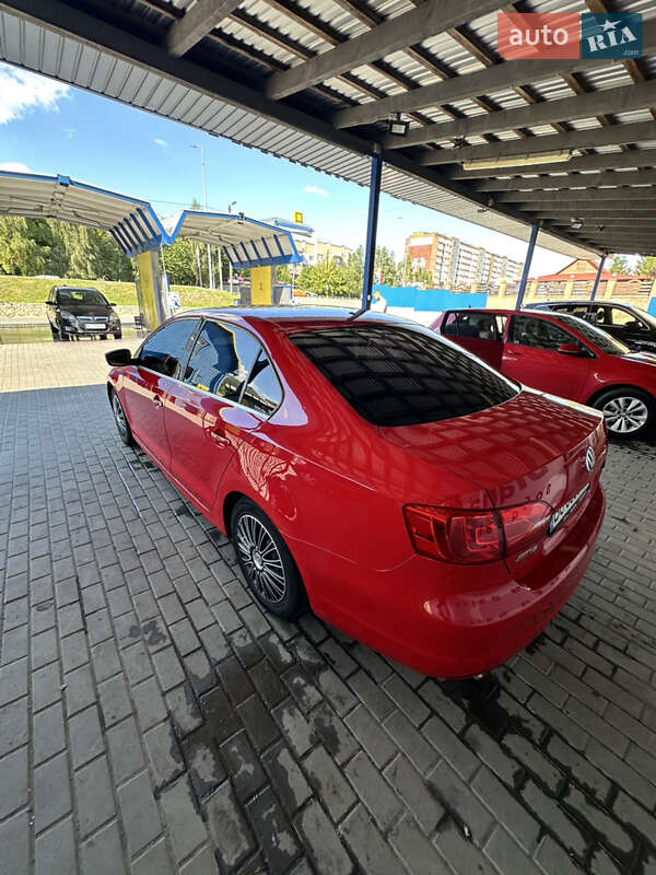 Седан Volkswagen Jetta 2012 в Тернополе