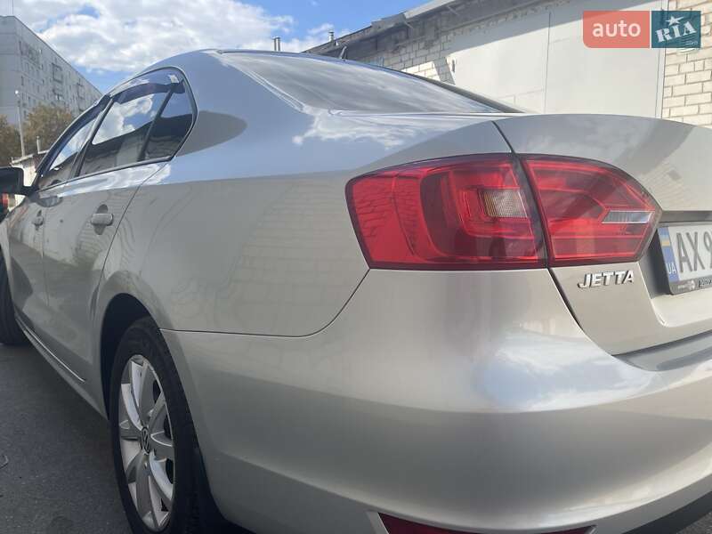 Седан Volkswagen Jetta 2011 в Харкові