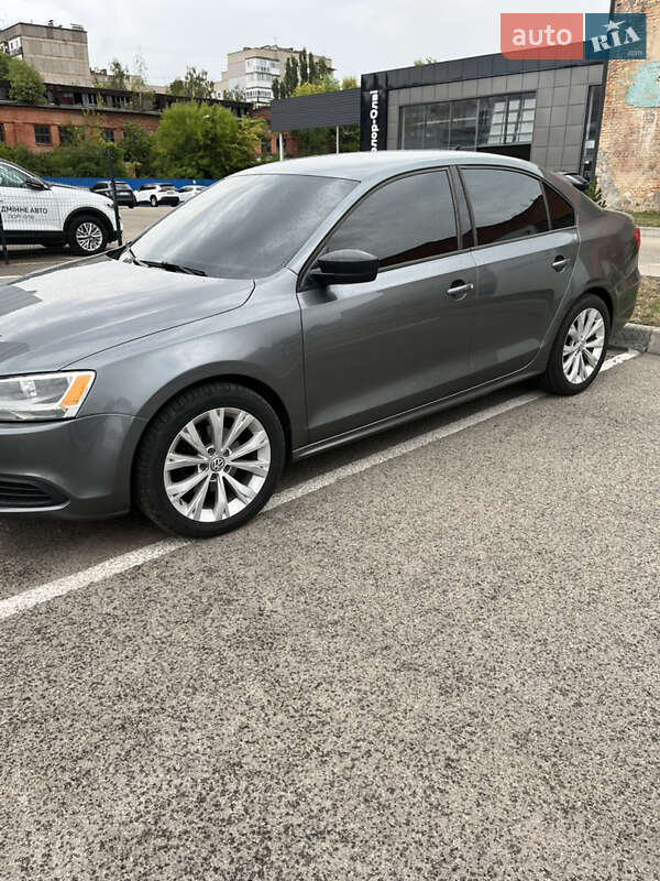 Седан Volkswagen Jetta 2014 в Кропивницком