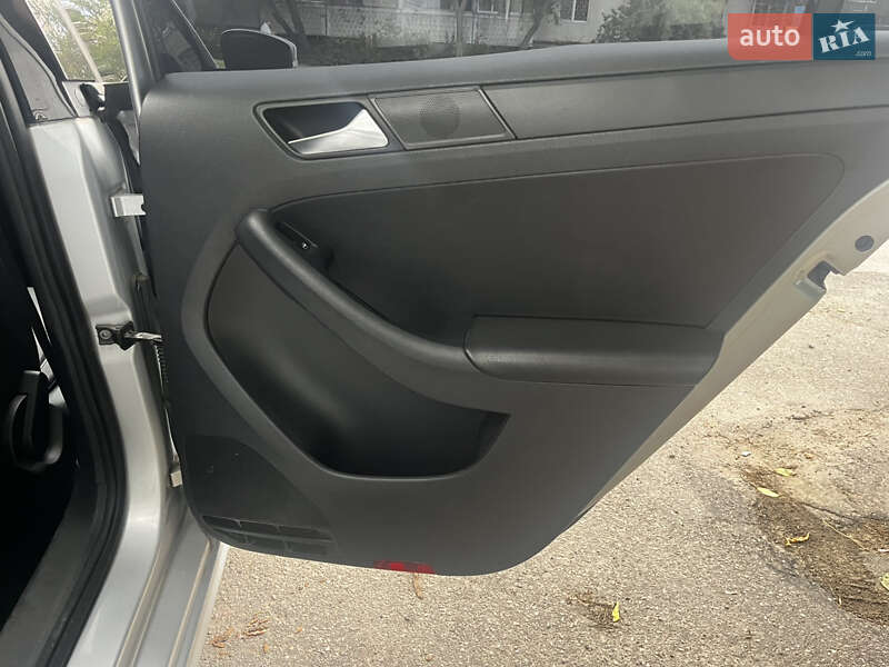 Седан Volkswagen Jetta 2010 в Харкові